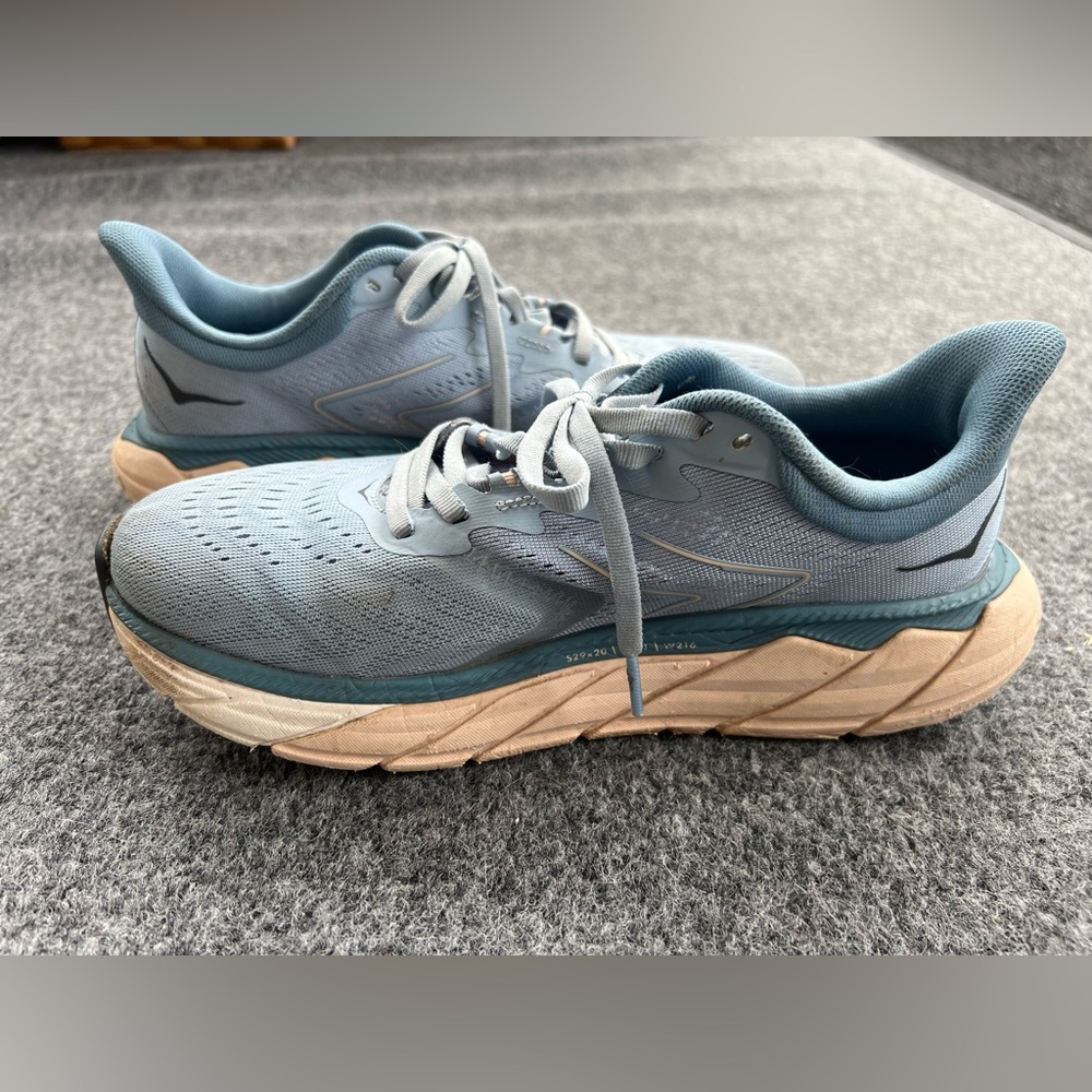 HOKA AHARI 5